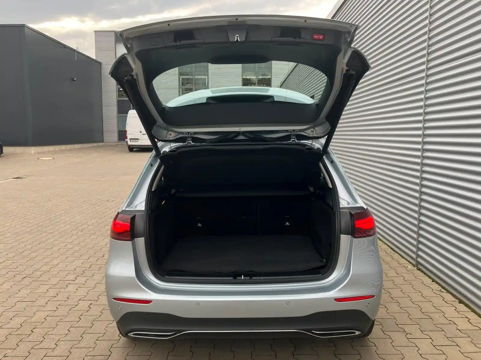Mercedes-Benz B 180
