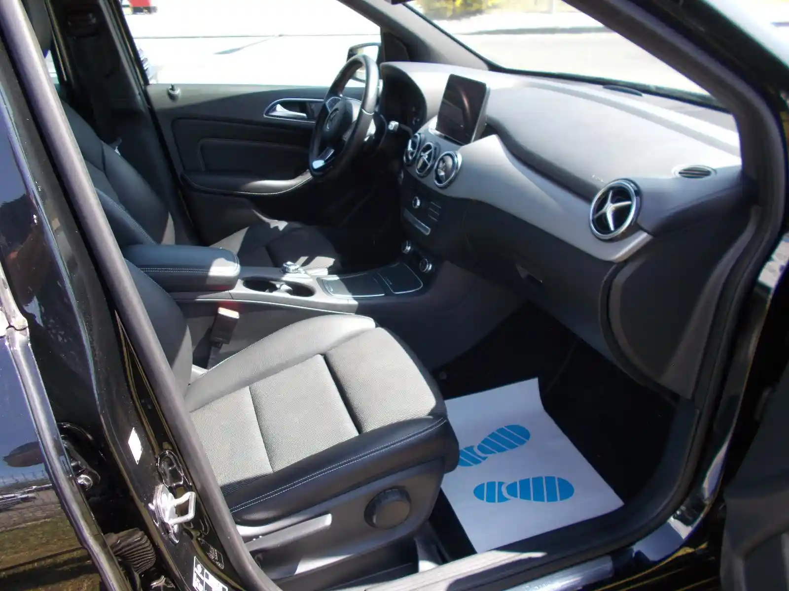 Mercedes-Benz B 220