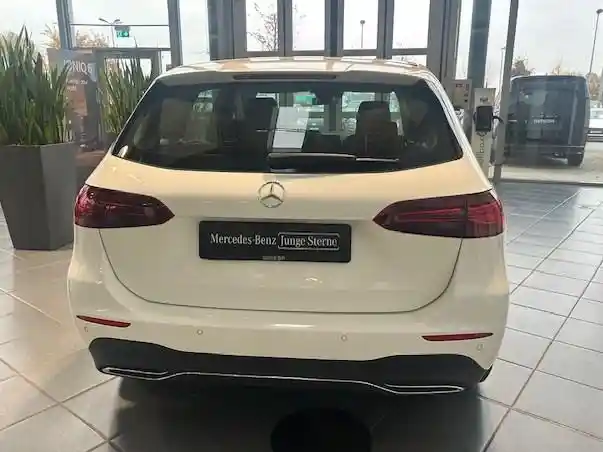Mercedes-Benz B 220