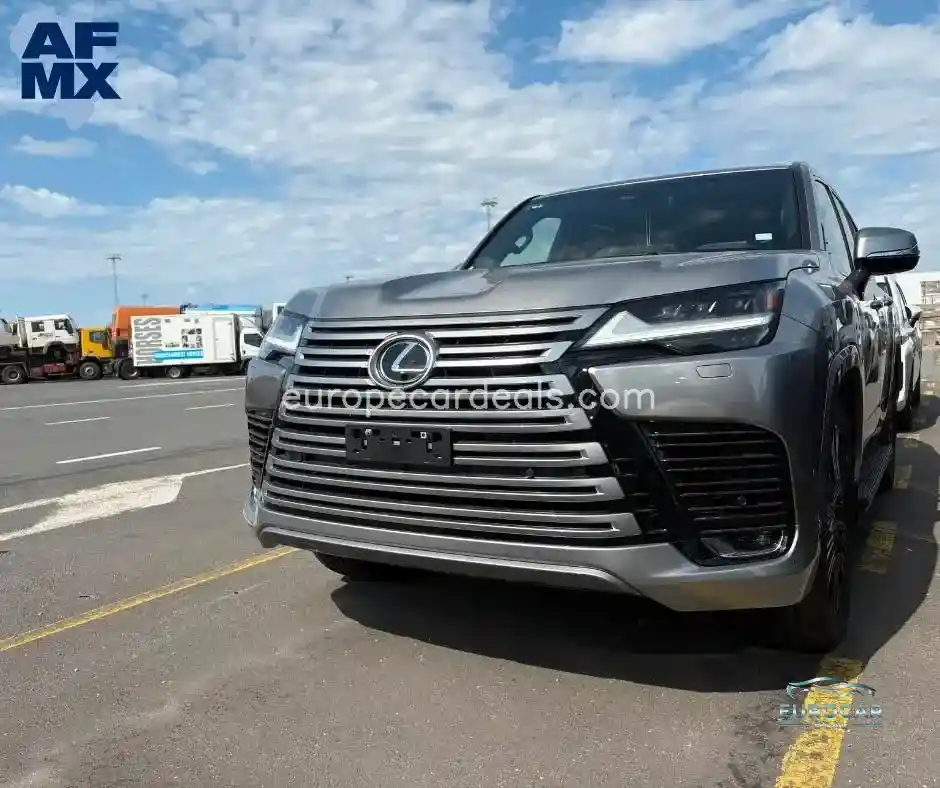 Lexus LX 700