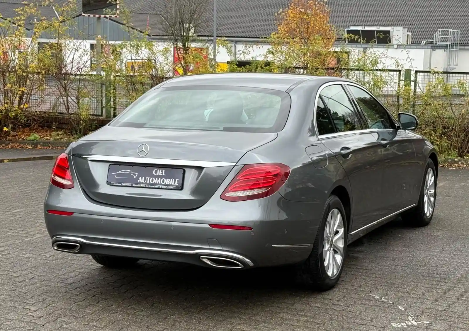 Mercedes-Benz E 200