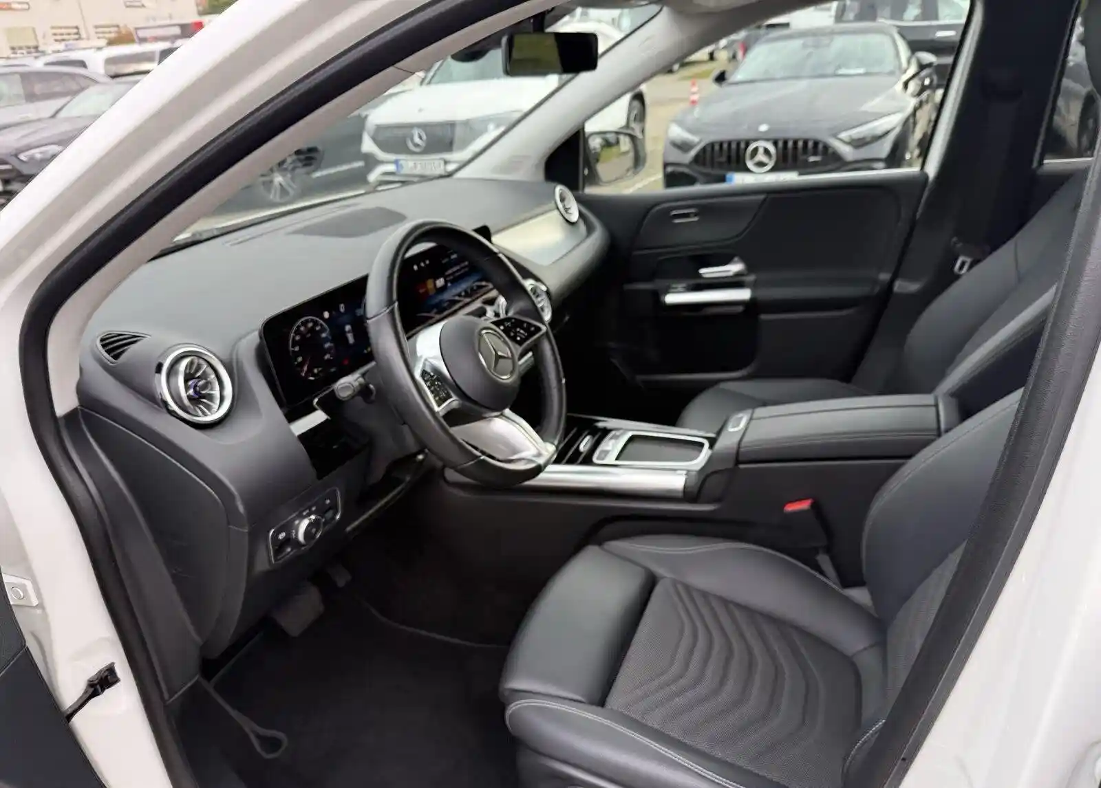 Mercedes-Benz B 180