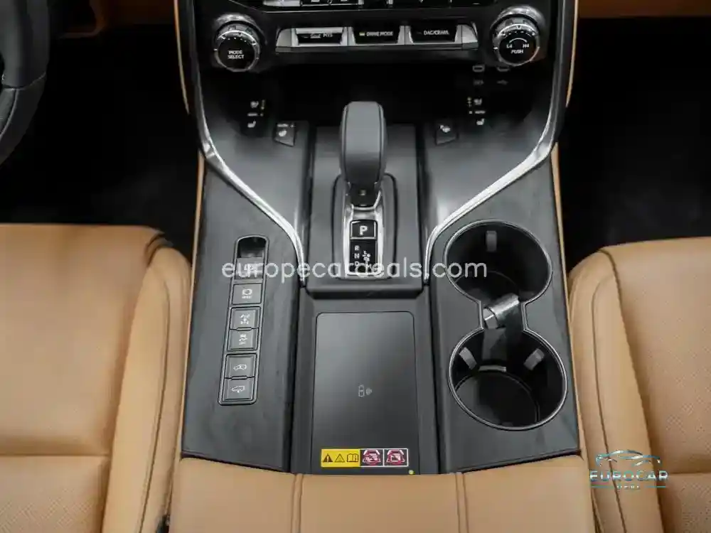 Lexus LX 700