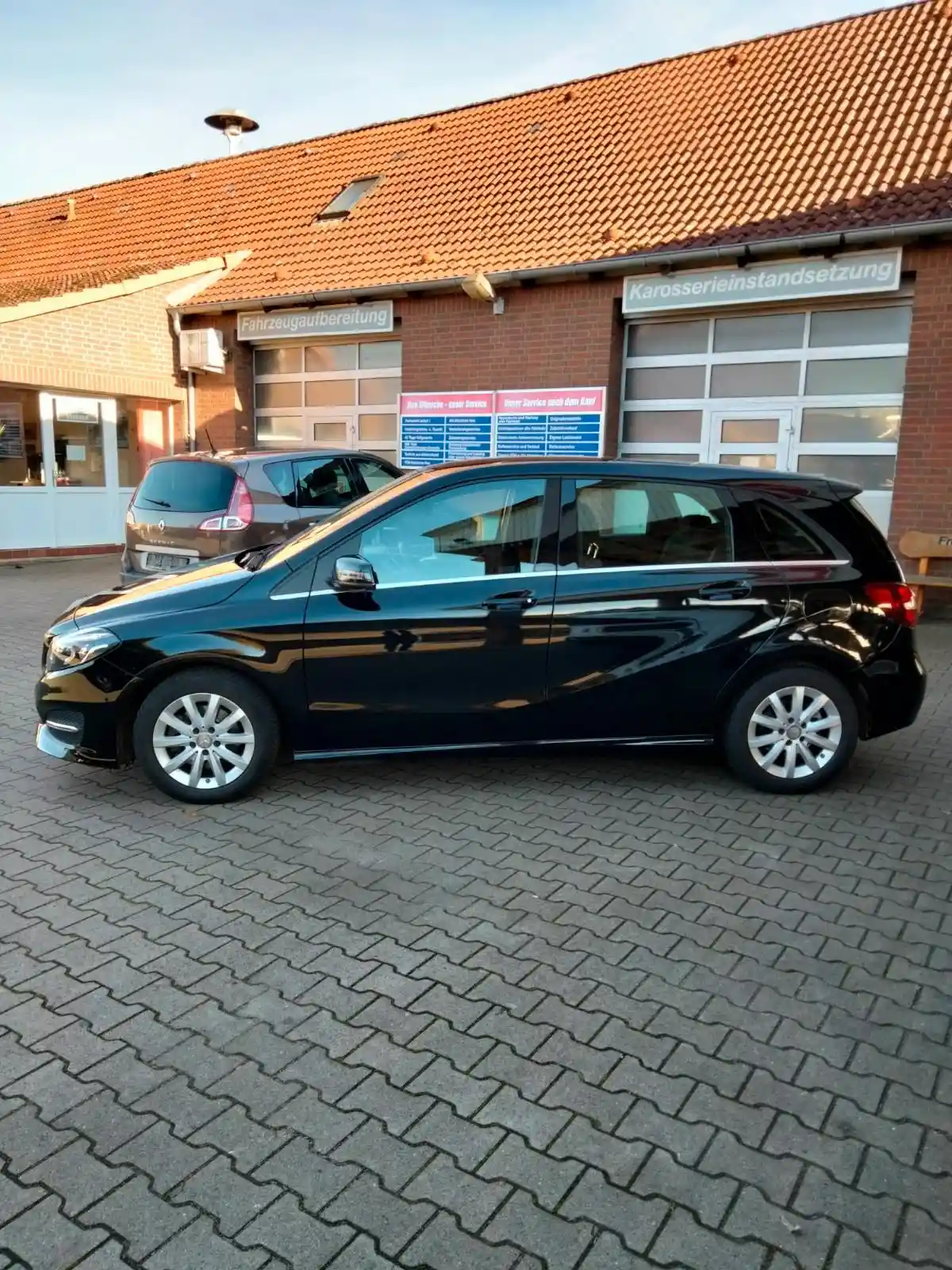 Mercedes-Benz B 180