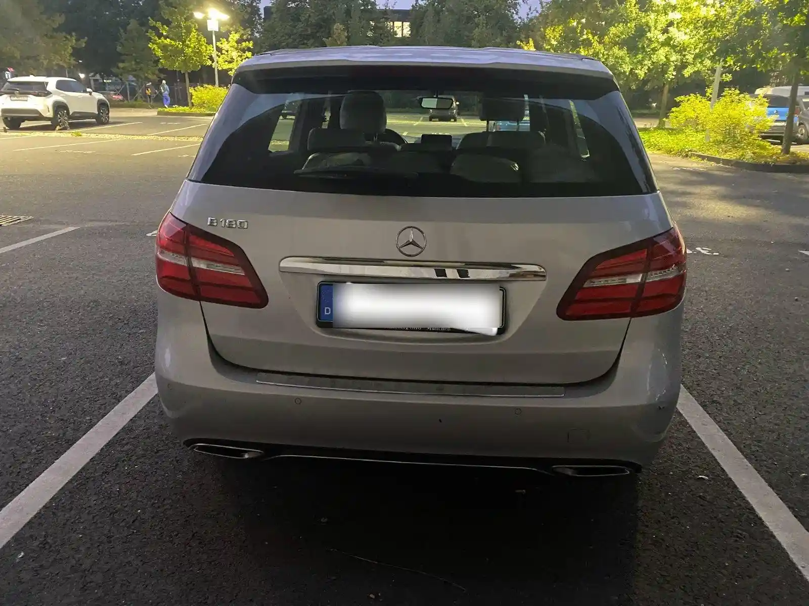 Mercedes-Benz B 180