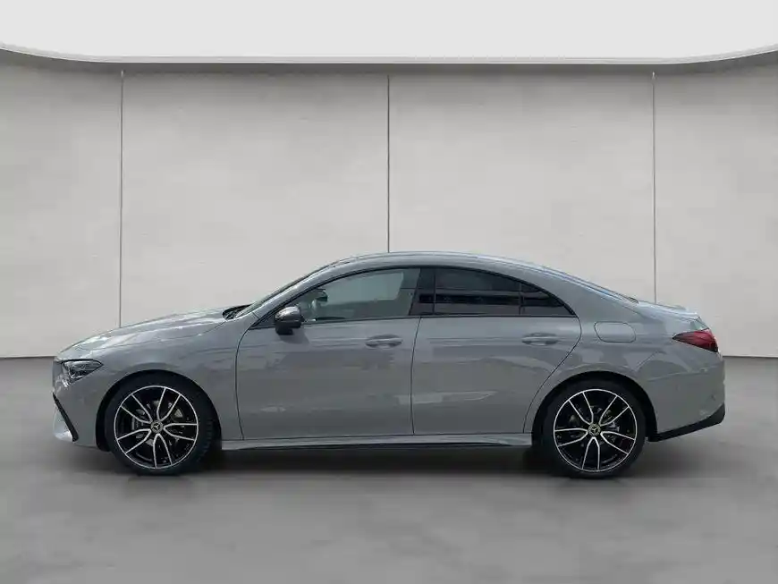 Mercedes-Benz CLA 180