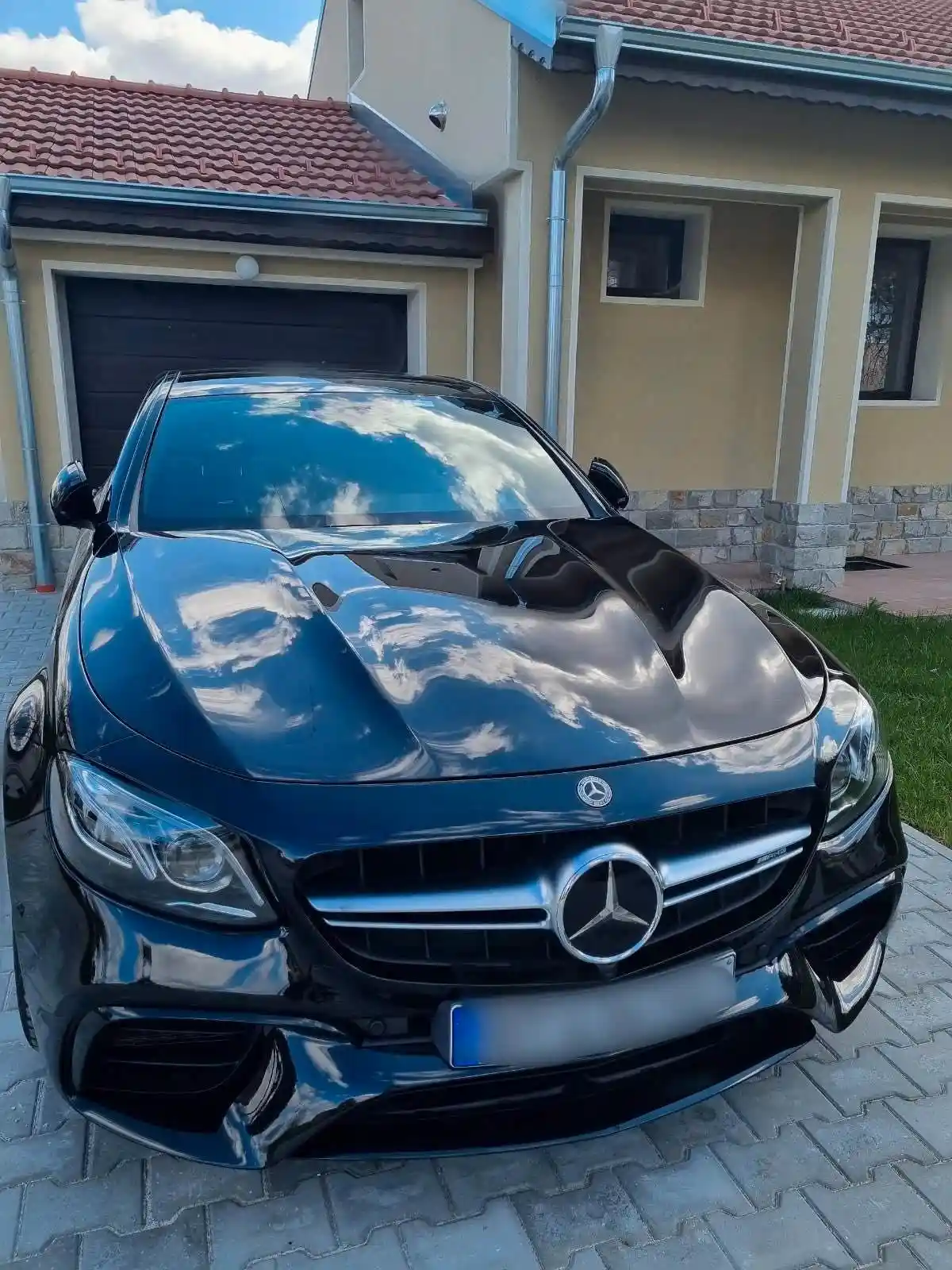 Mercedes-Benz E 63 AMG