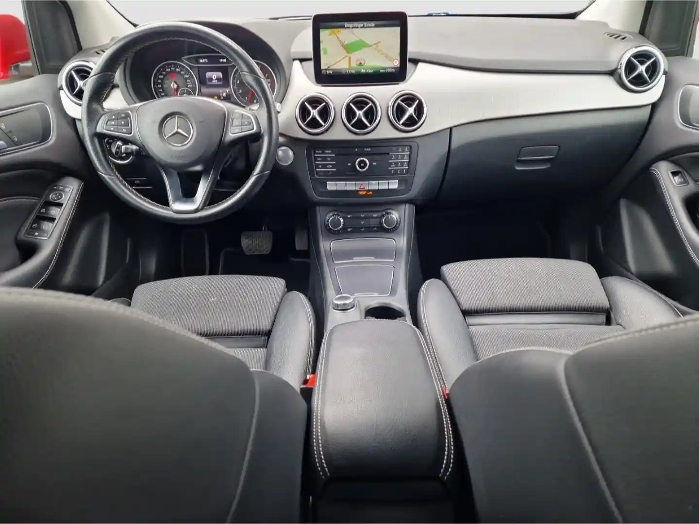 Mercedes-Benz B 180