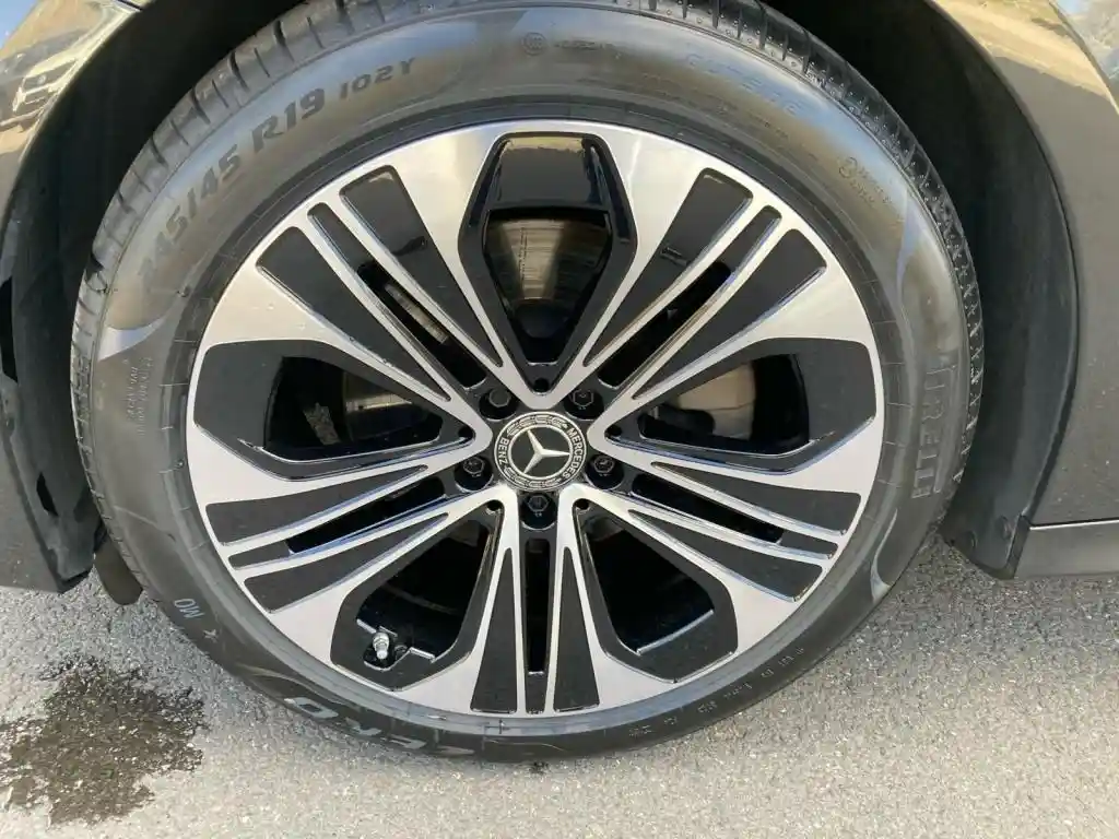 Mercedes-Benz E 200