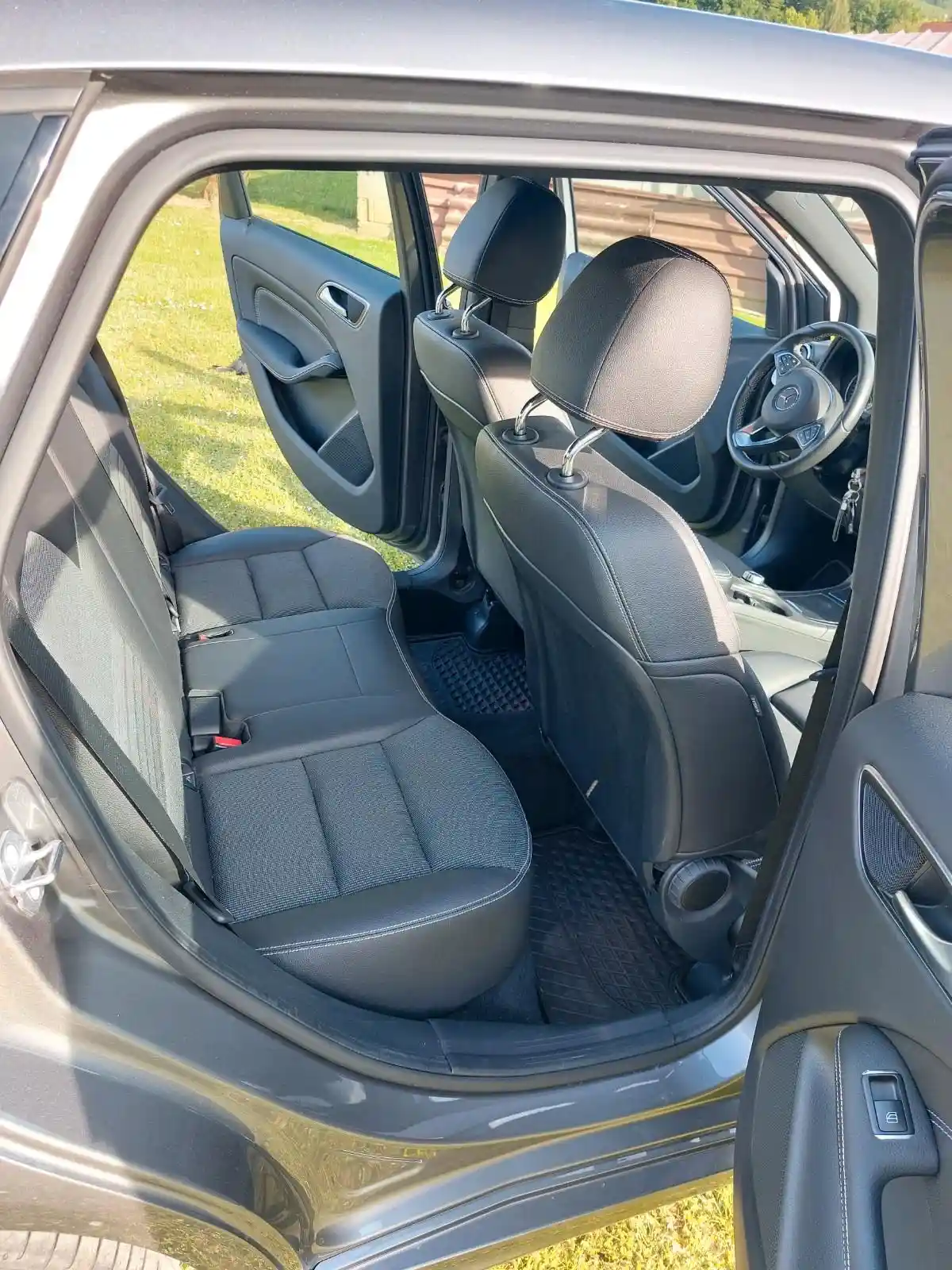Mercedes-Benz B 200