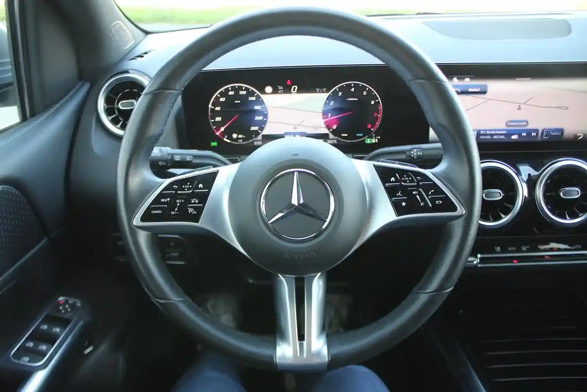 Mercedes-Benz B 180