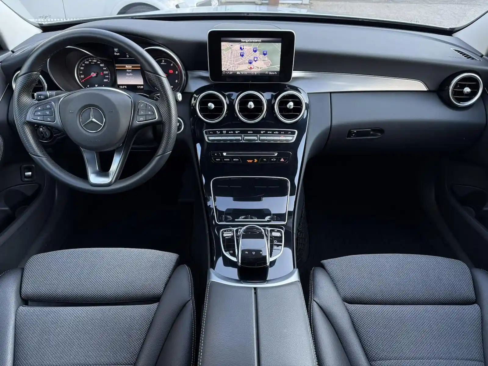 Mercedes-Benz C 220