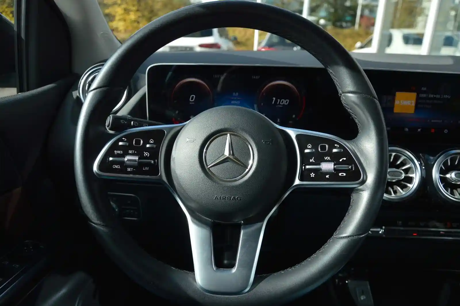 Mercedes-Benz B 180