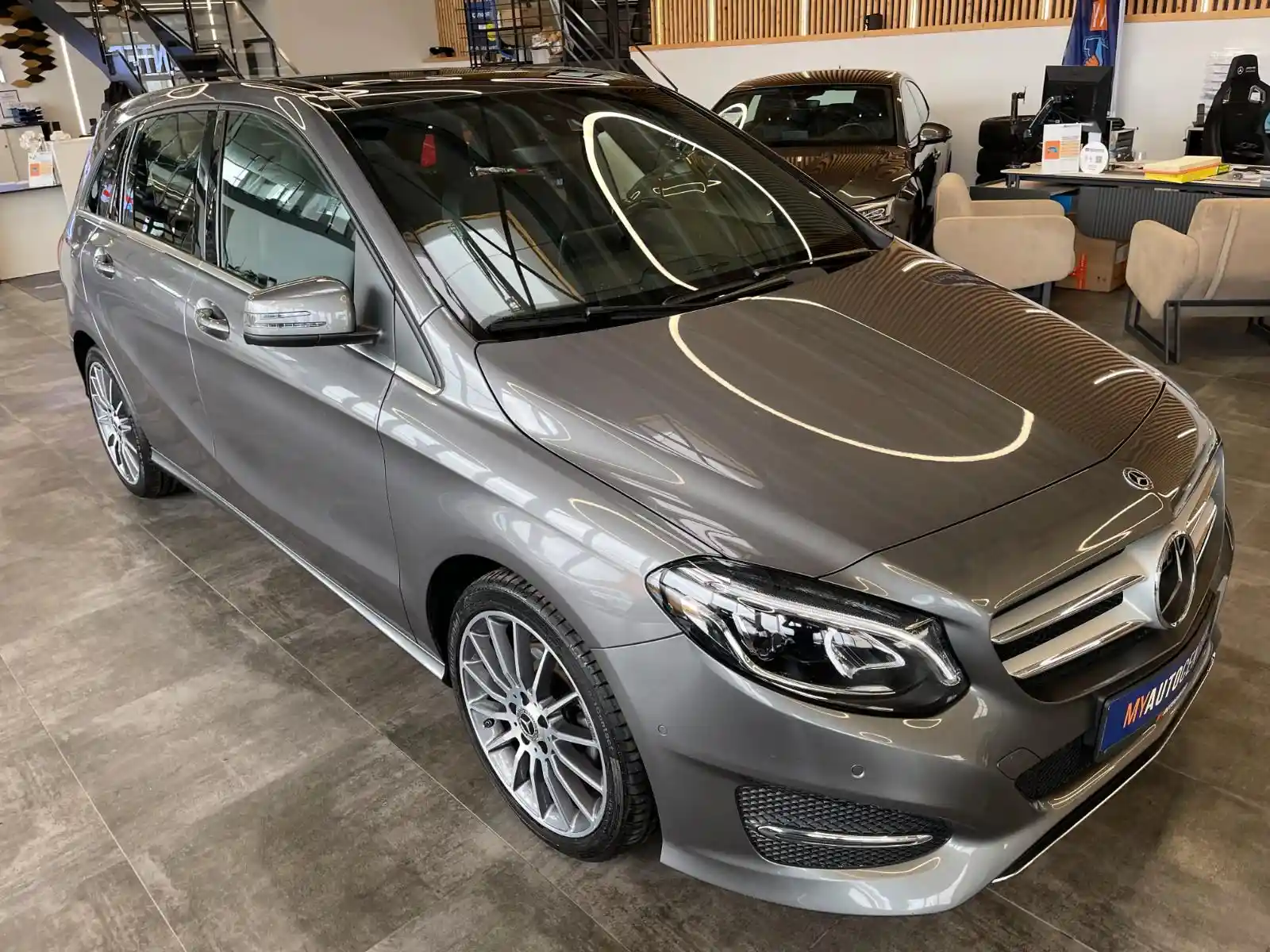 Mercedes-Benz B 220