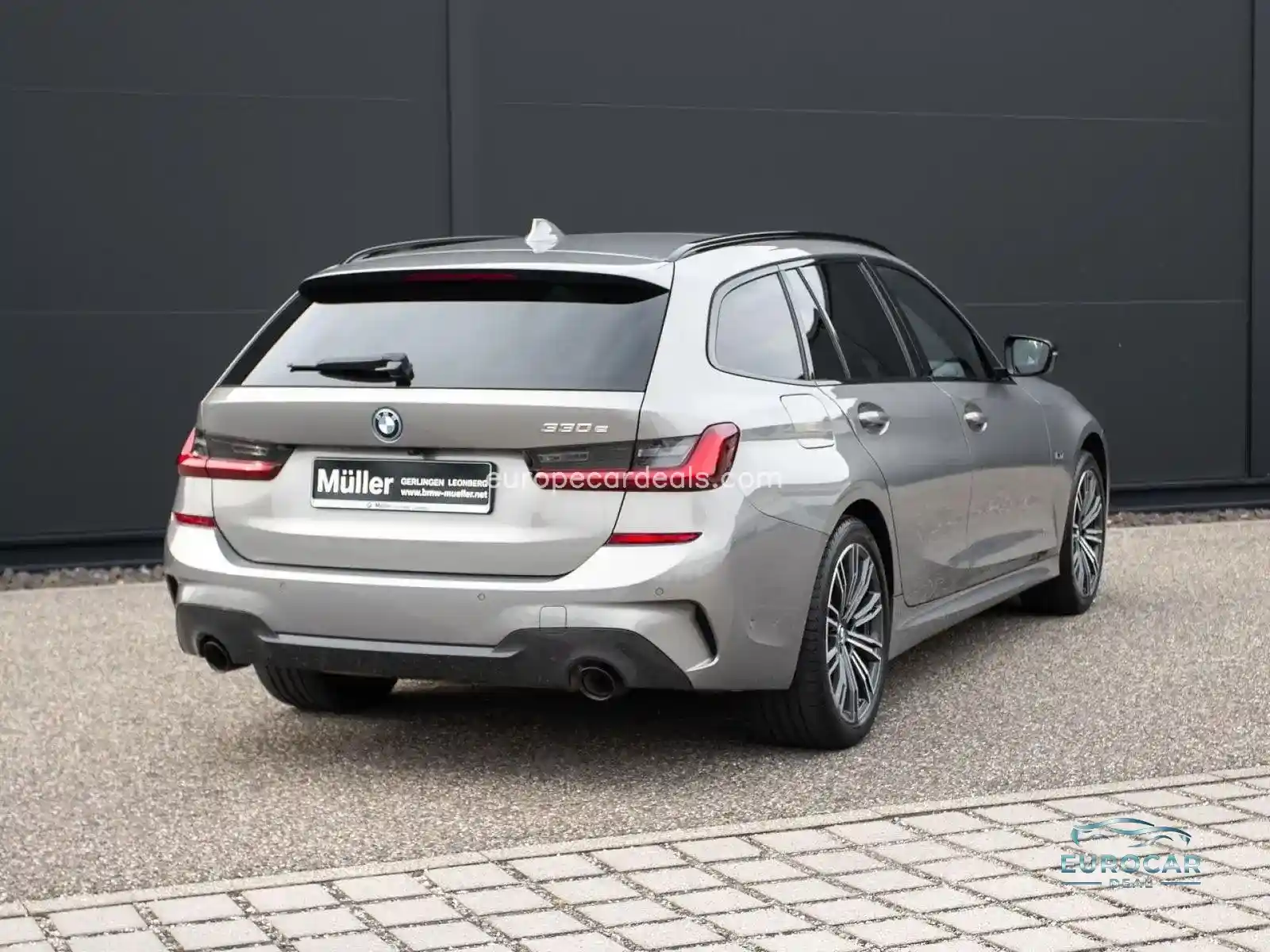 BMW 330