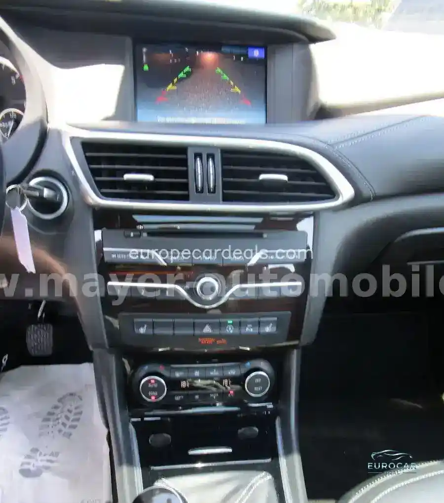 Infiniti Q30