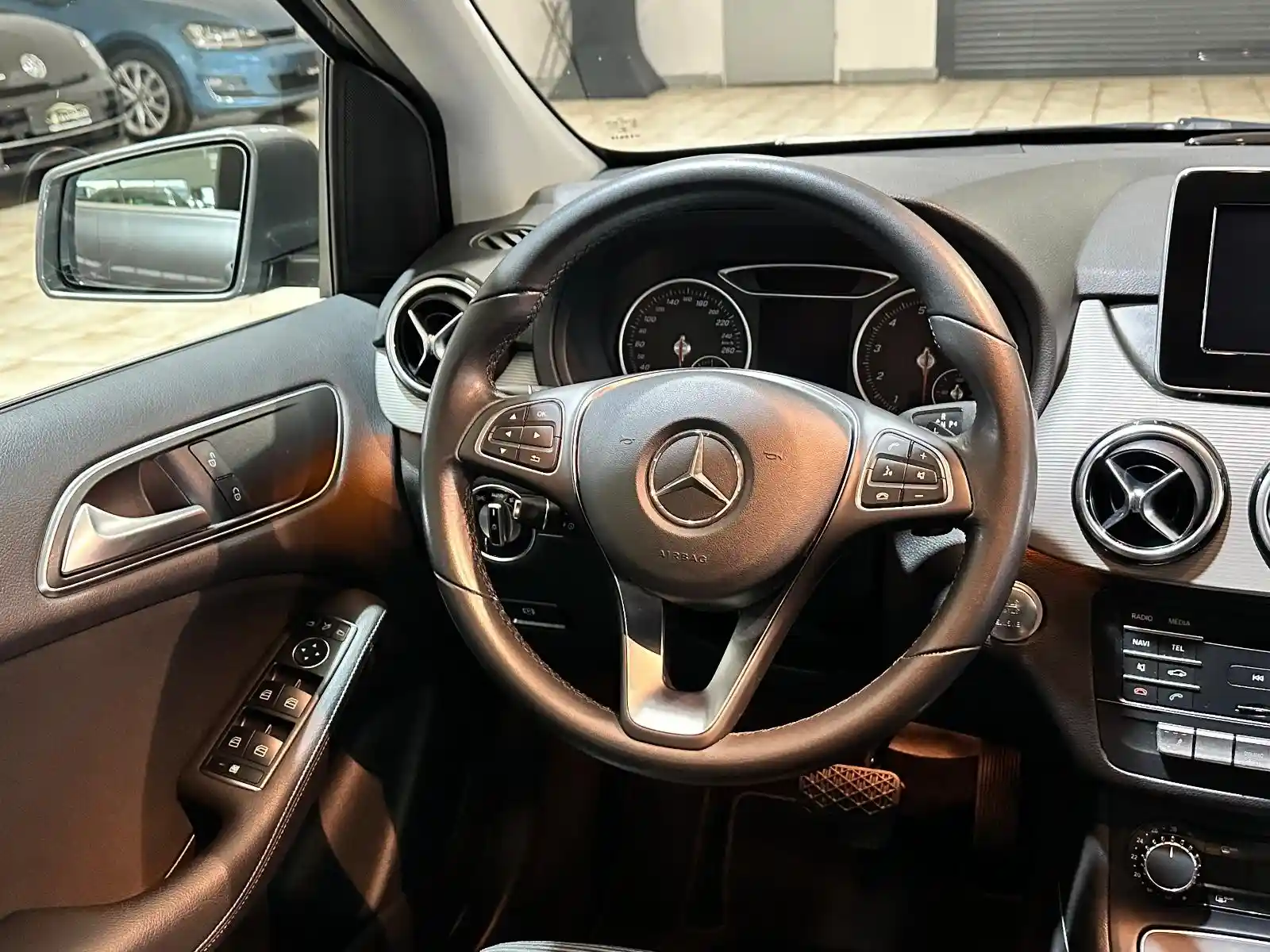 Mercedes-Benz B 220