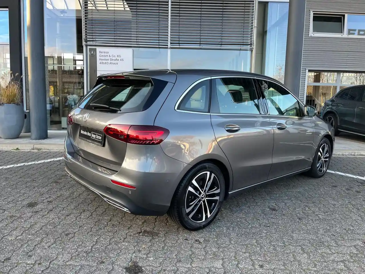 Mercedes-Benz B 180