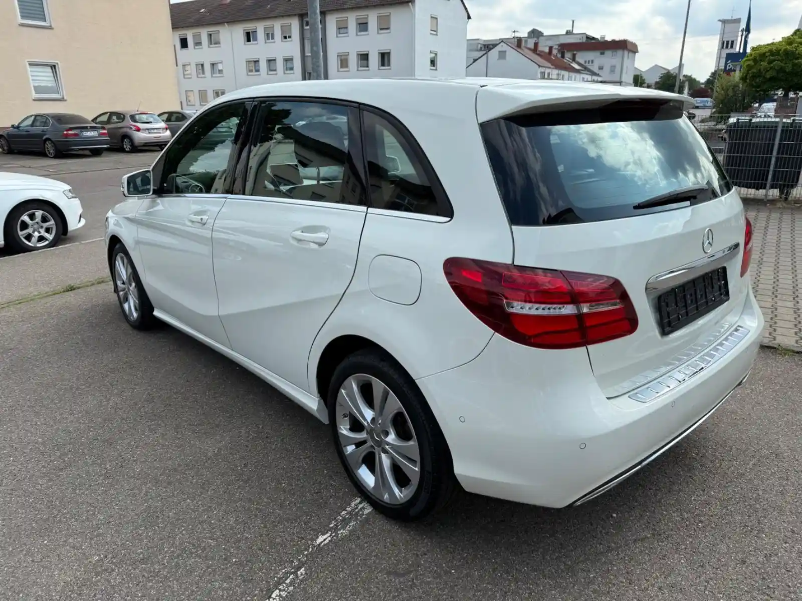 Mercedes-Benz B 180