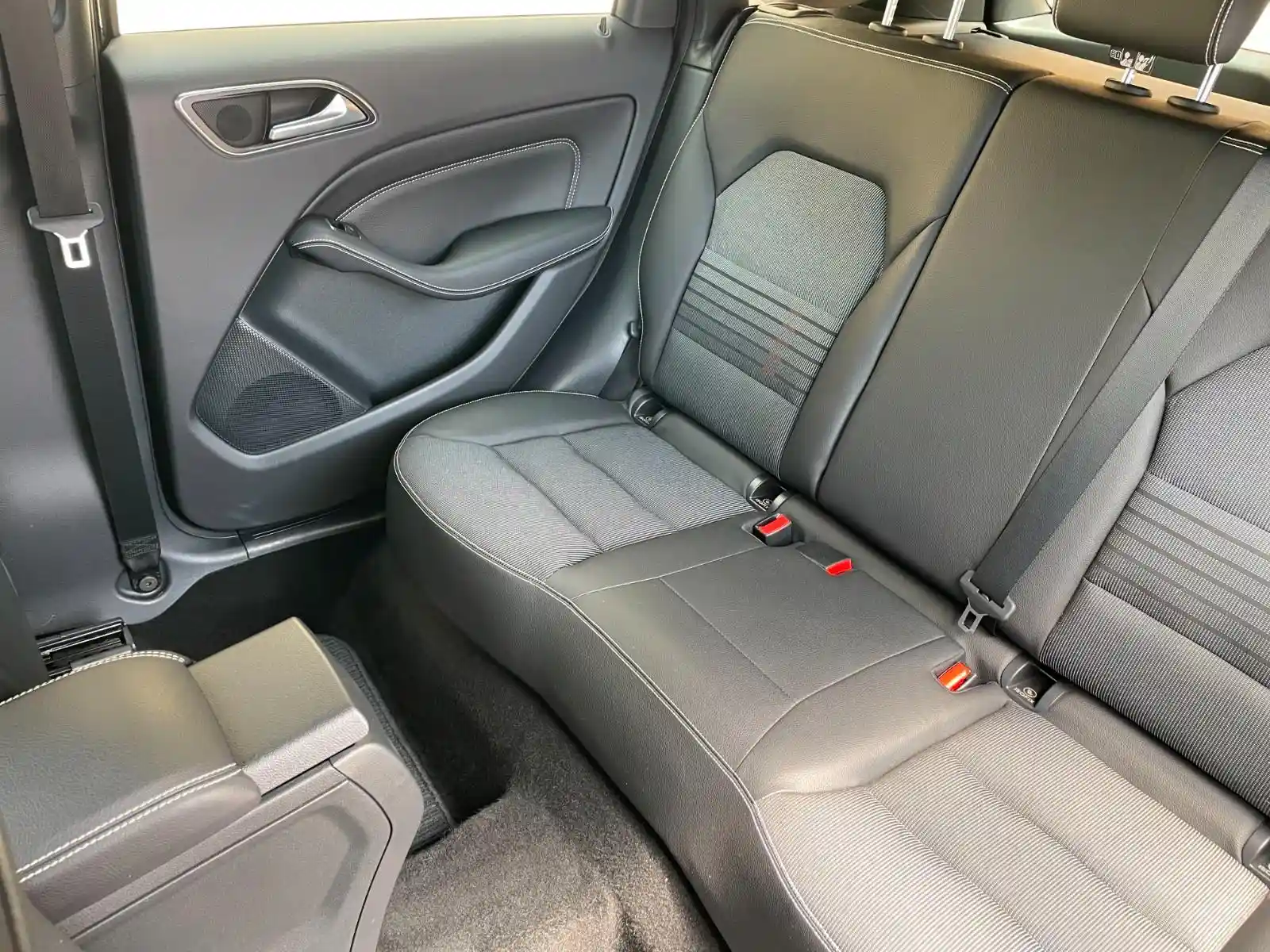 Mercedes-Benz B 180