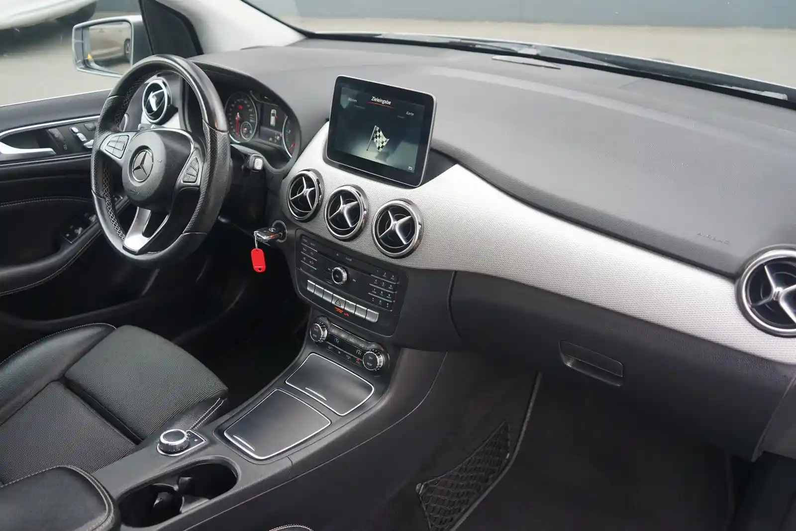 Mercedes-Benz B 200