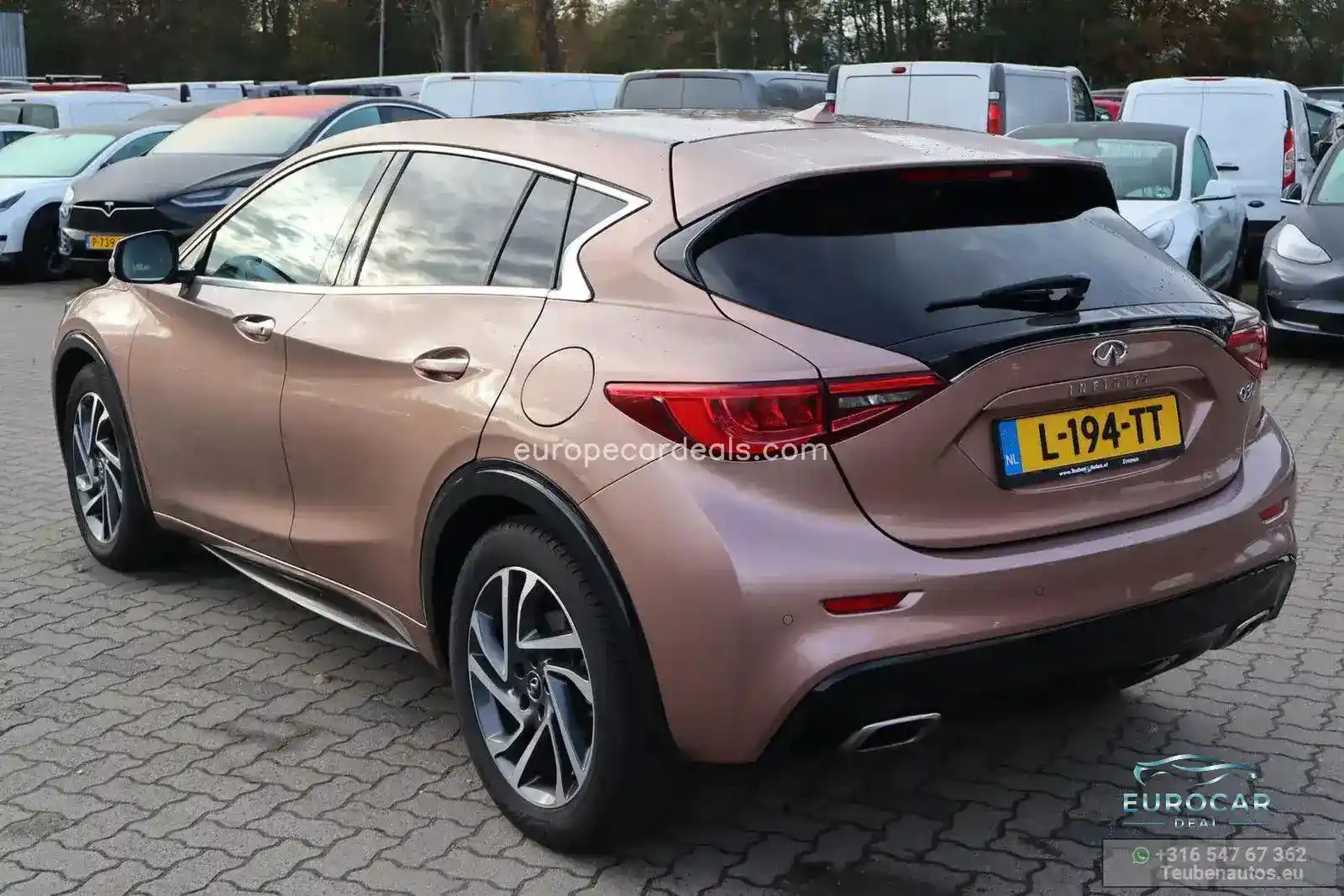 Infiniti Q30