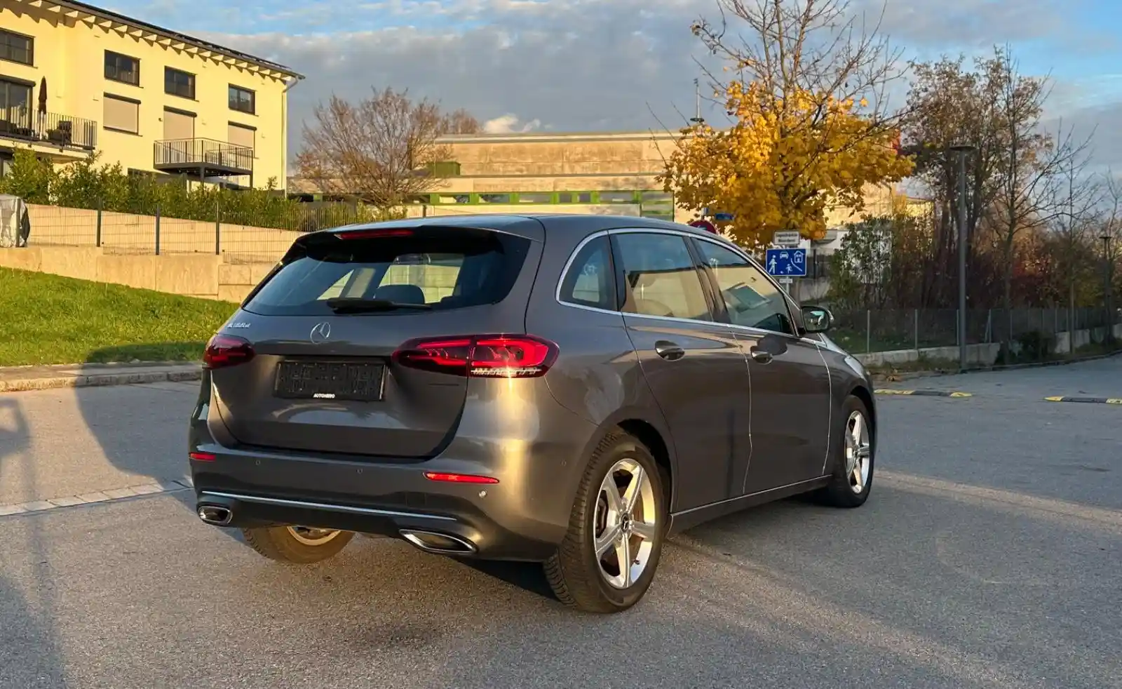 Mercedes-Benz B 180