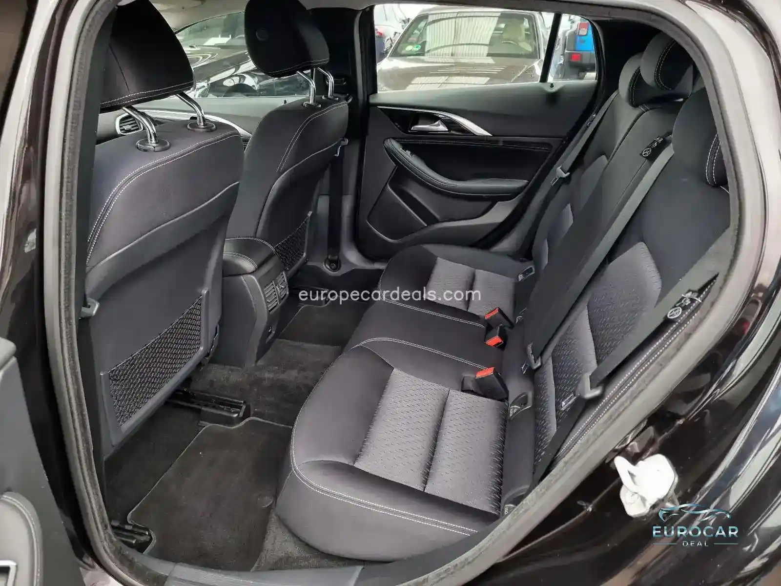 Infiniti Q30