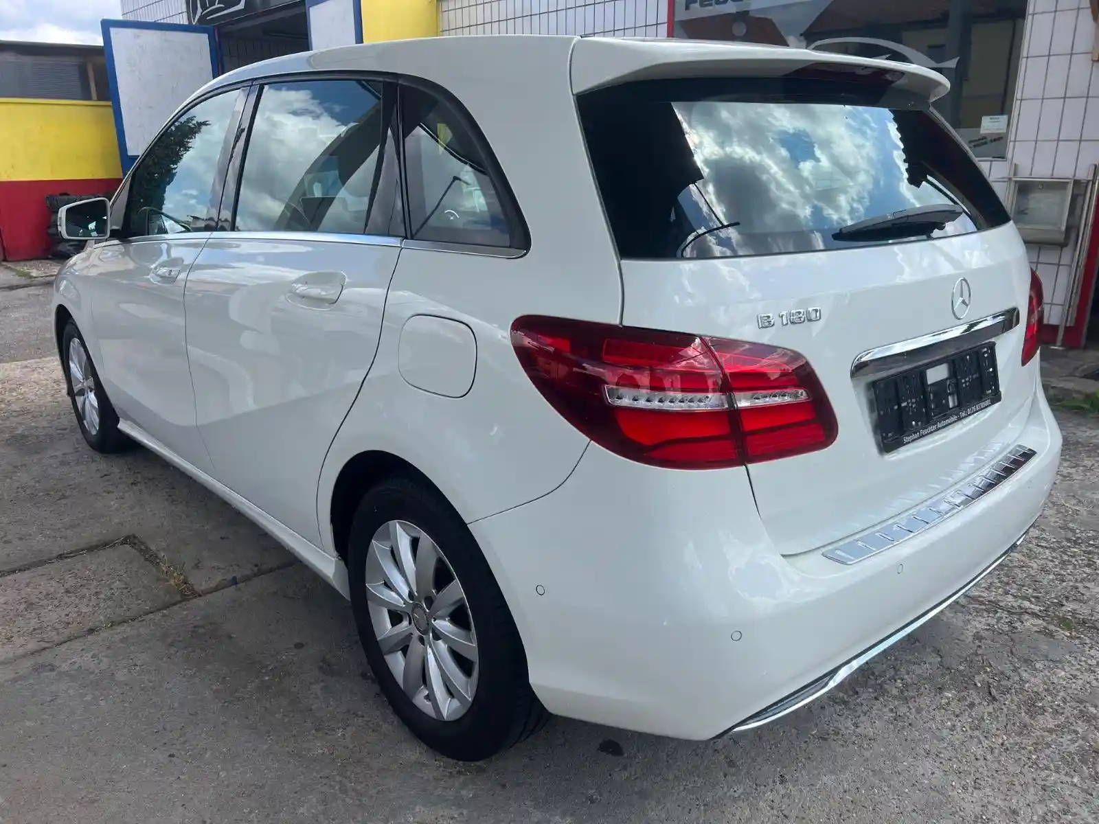 Mercedes-Benz B 180