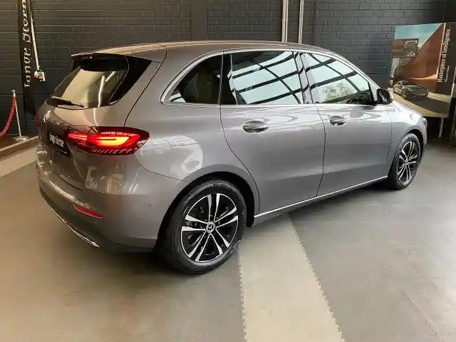 Mercedes-Benz B 200