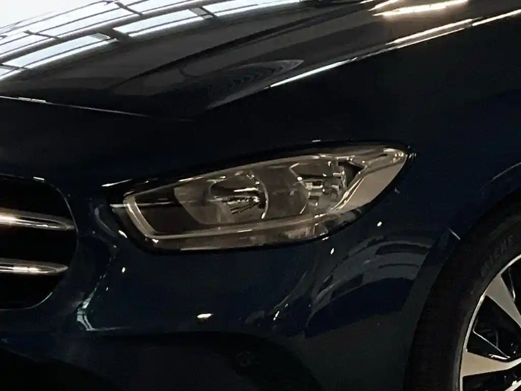 Mercedes-Benz B 220