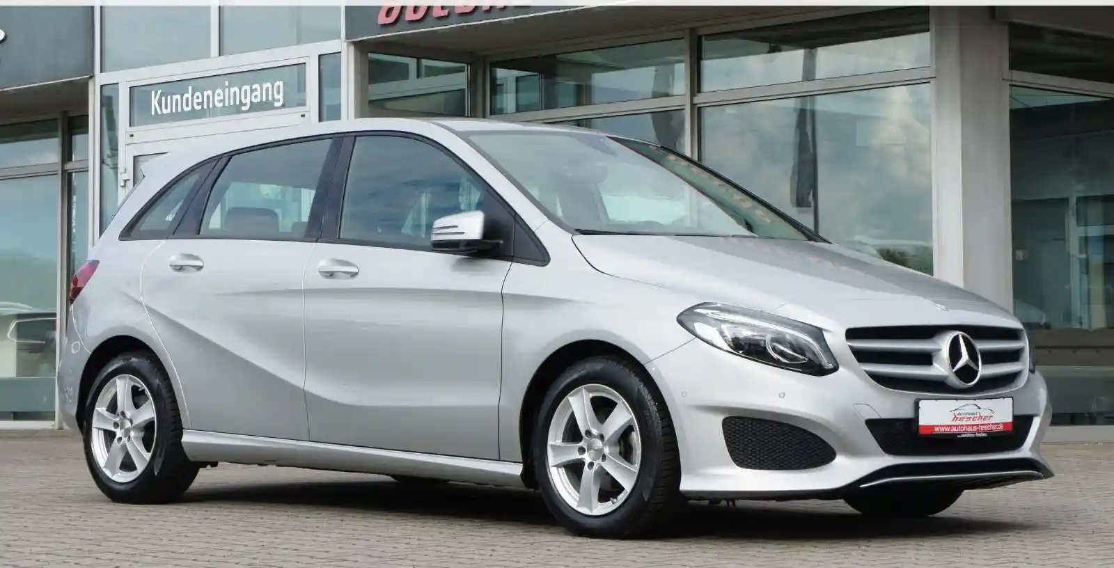 Mercedes-Benz B 180