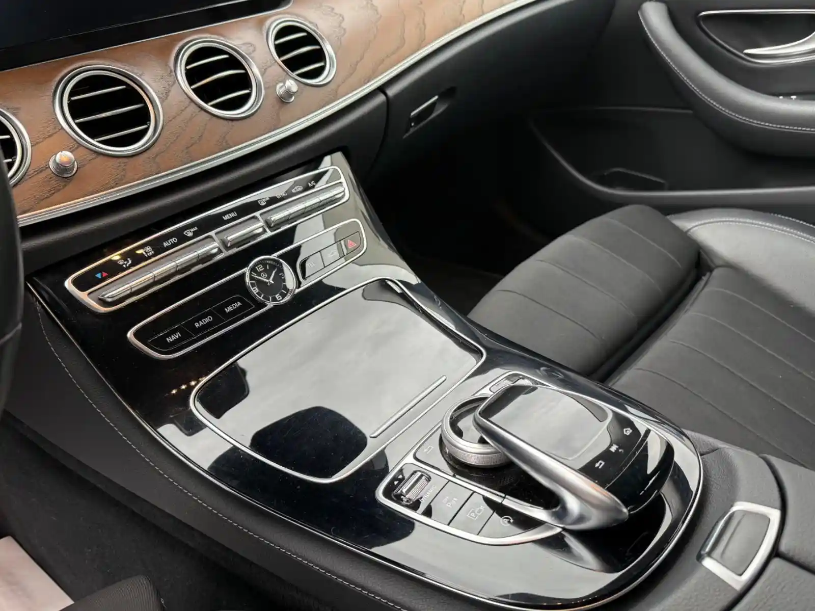 Mercedes-Benz E 200