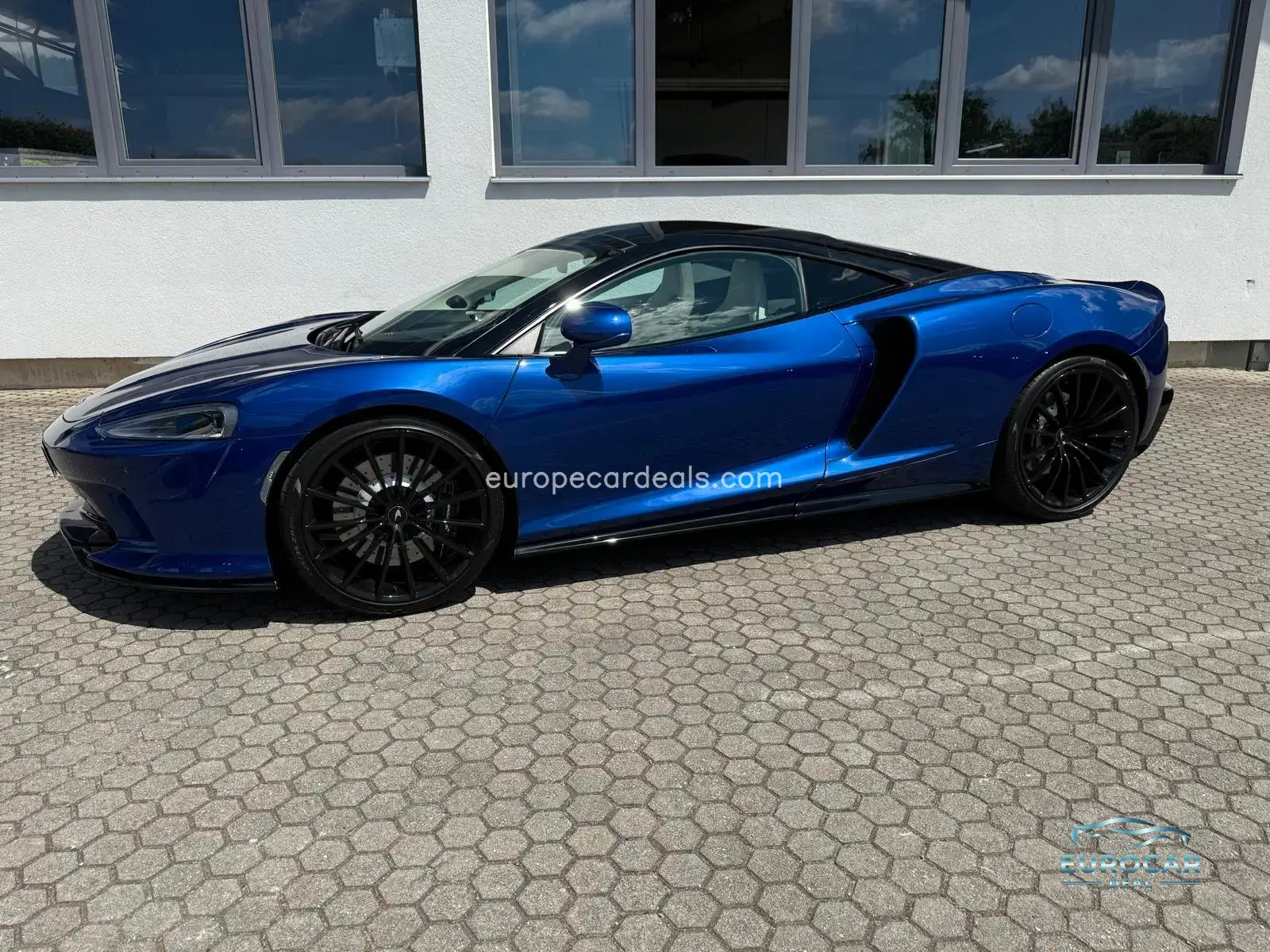 McLaren GT