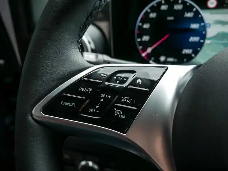 Mercedes-Benz V 220