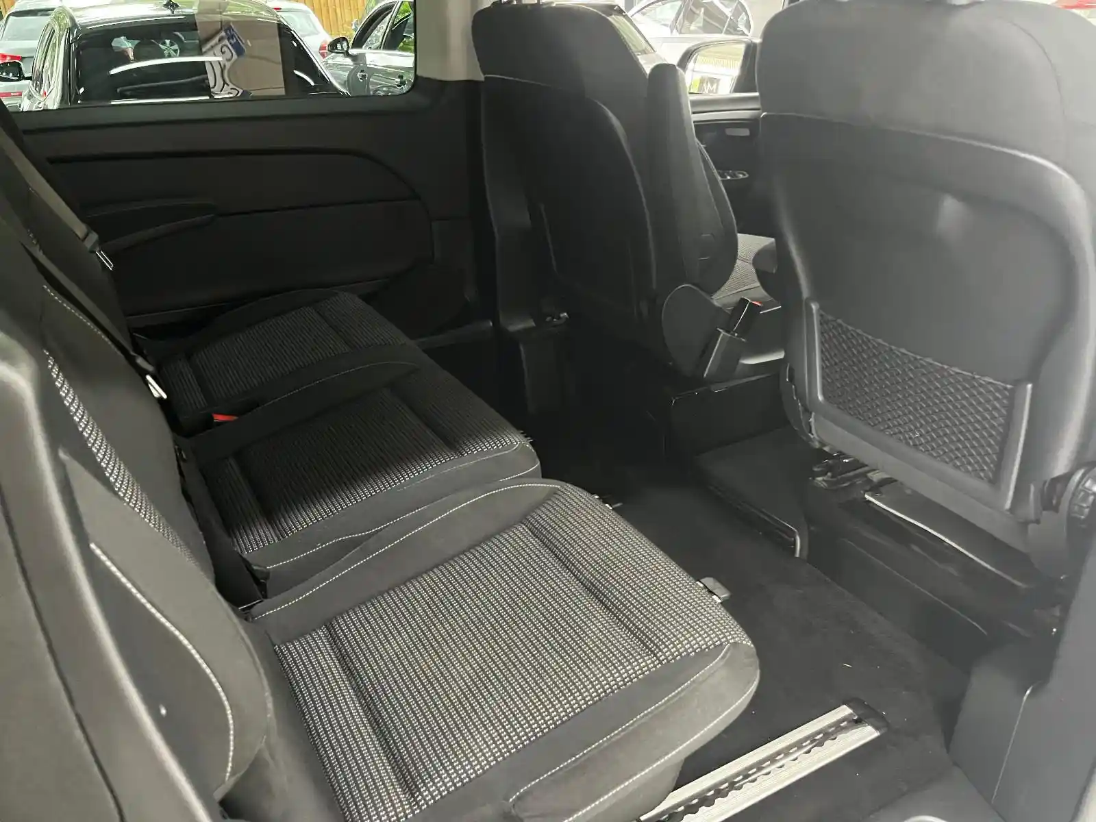 Mercedes-Benz V 220