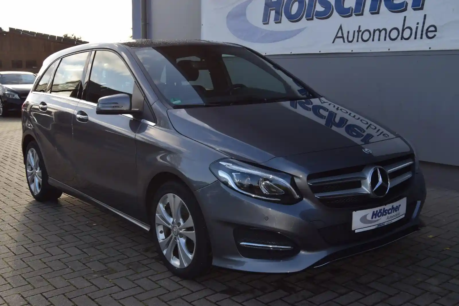 Mercedes-Benz B 180