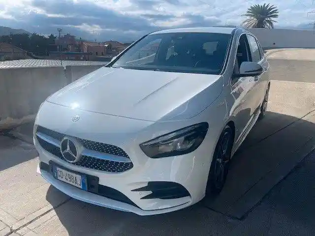 Mercedes-Benz B 180