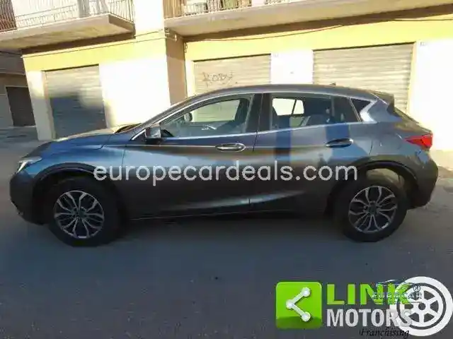 Infiniti Q30