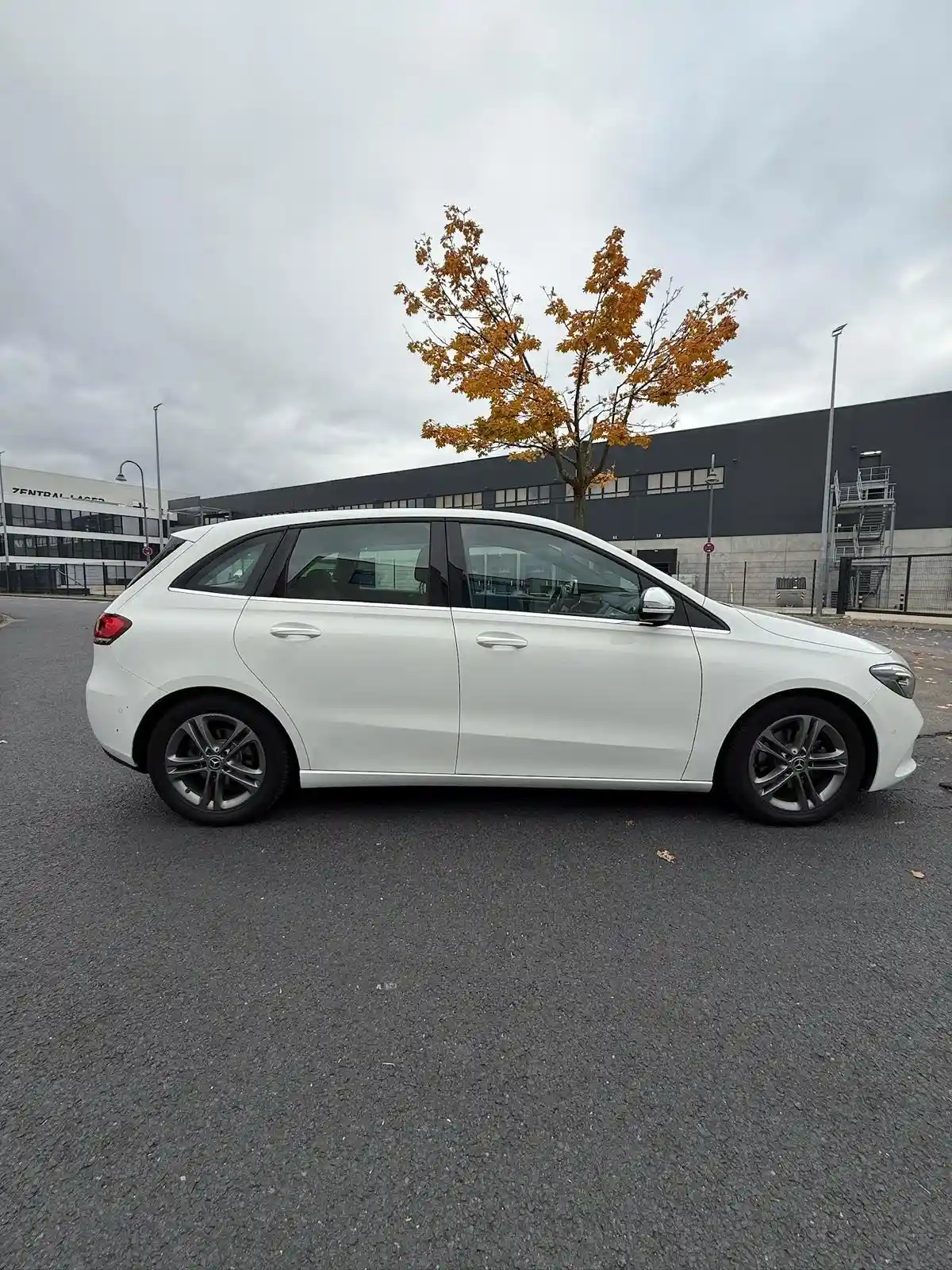 Mercedes-Benz B 180