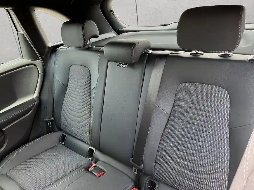Mercedes-Benz B 180