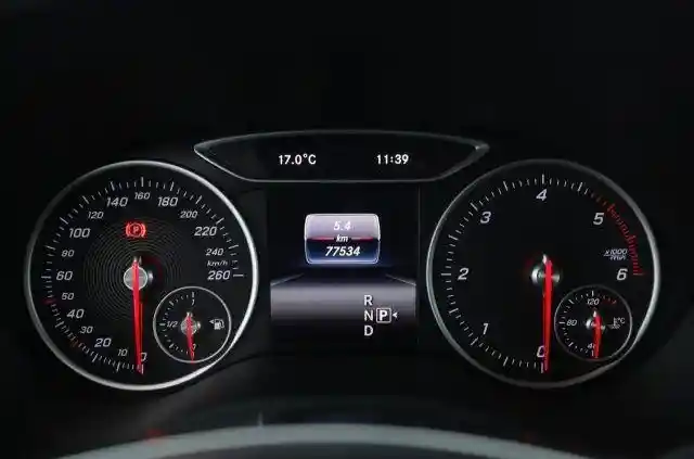 Mercedes-Benz B 180