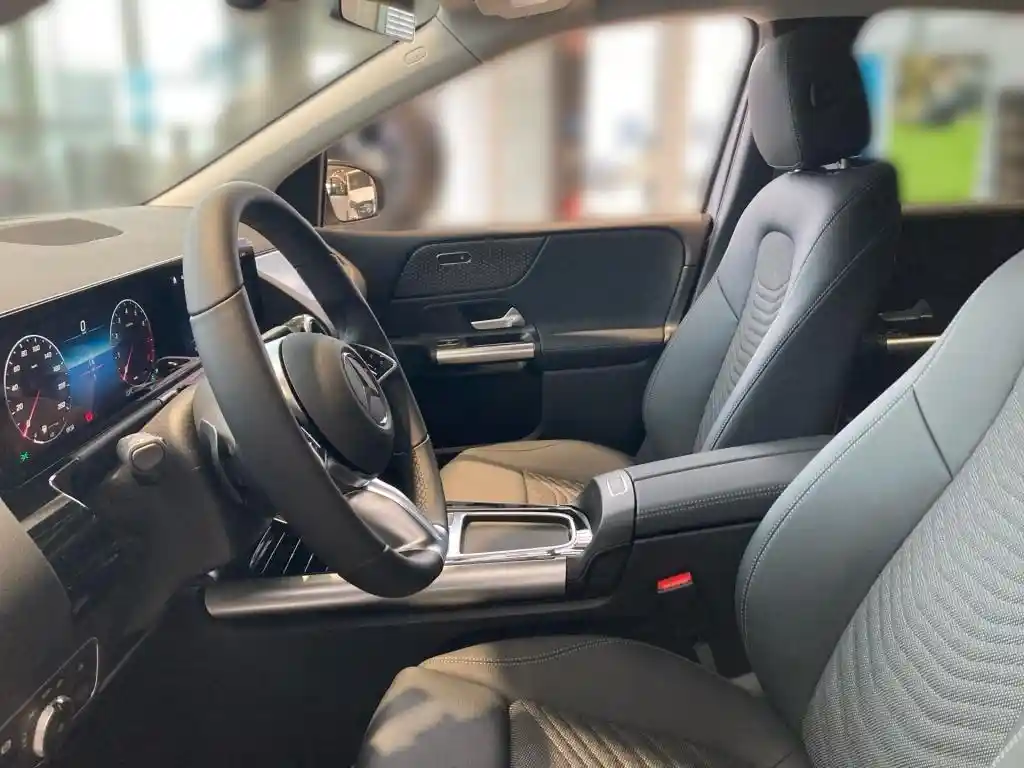Mercedes-Benz B 180