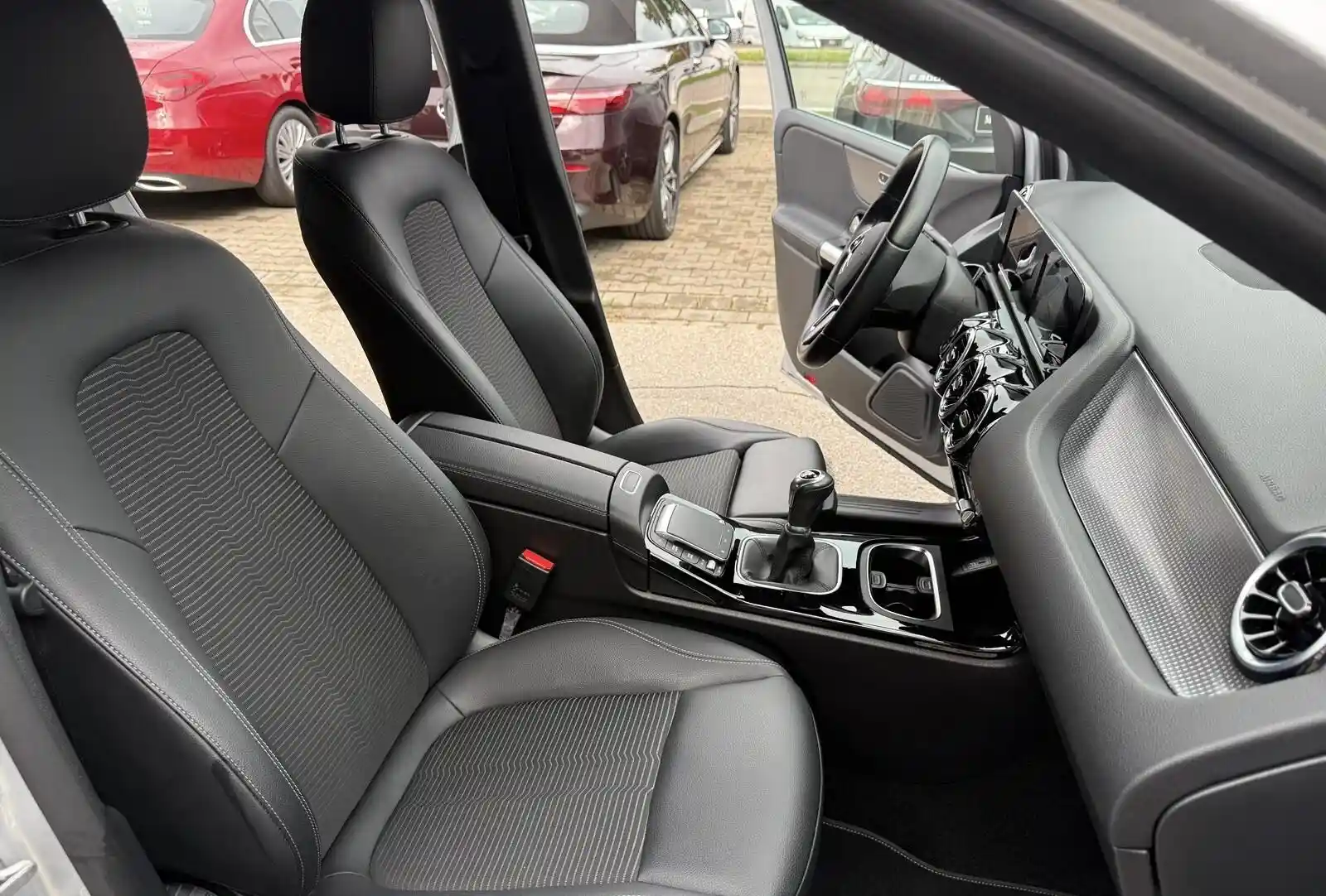 Mercedes-Benz B 180
