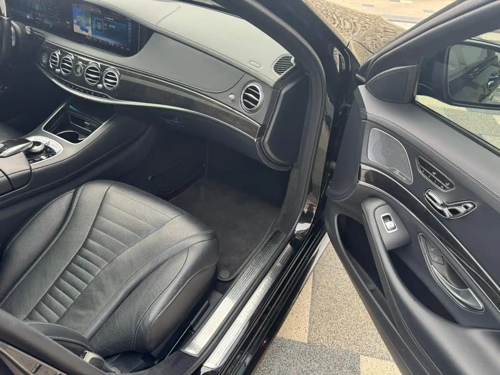 Mercedes-Benz S 560
