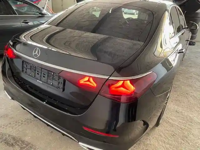 Mercedes-Benz E 200