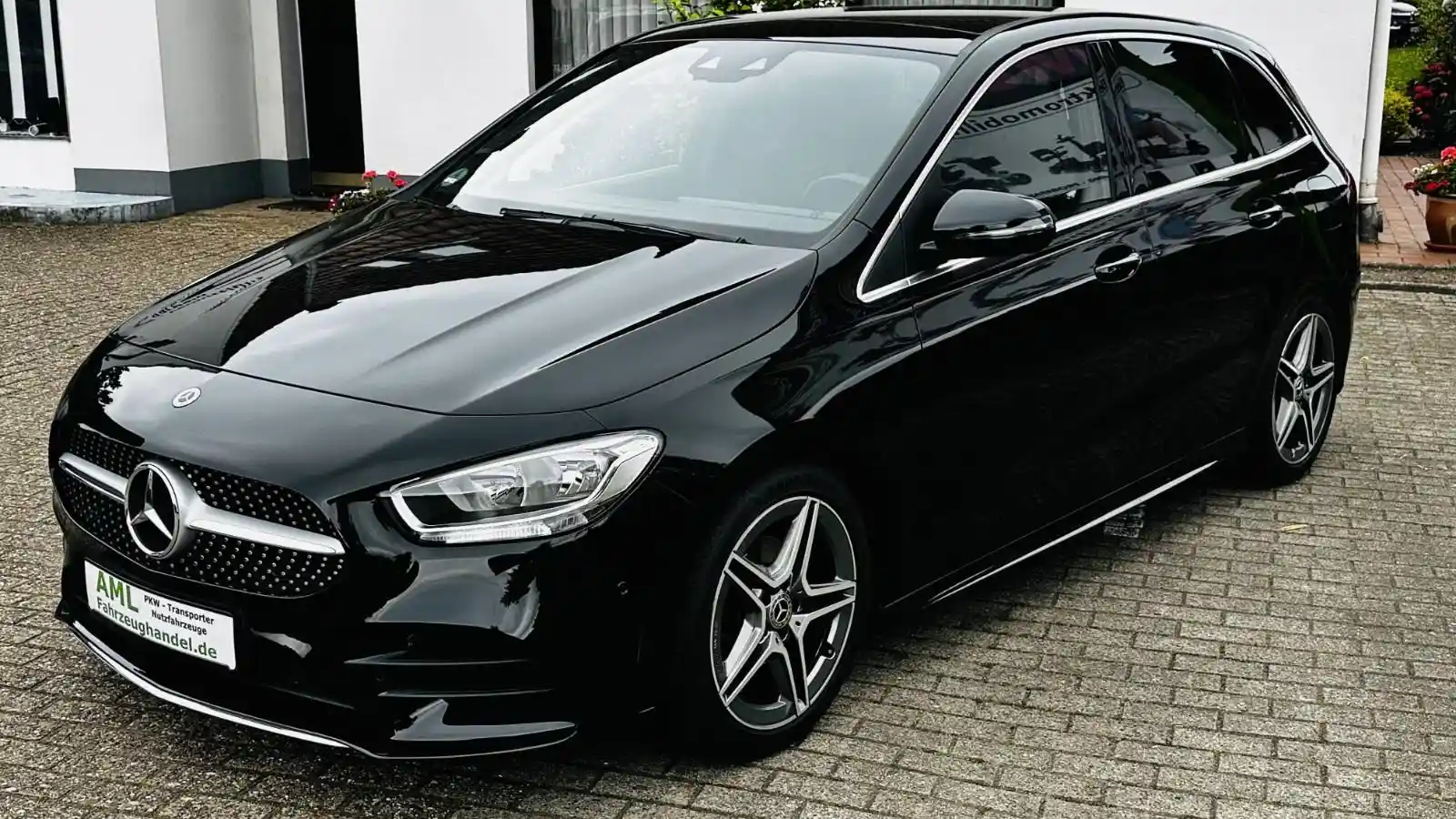 Mercedes-Benz B 180