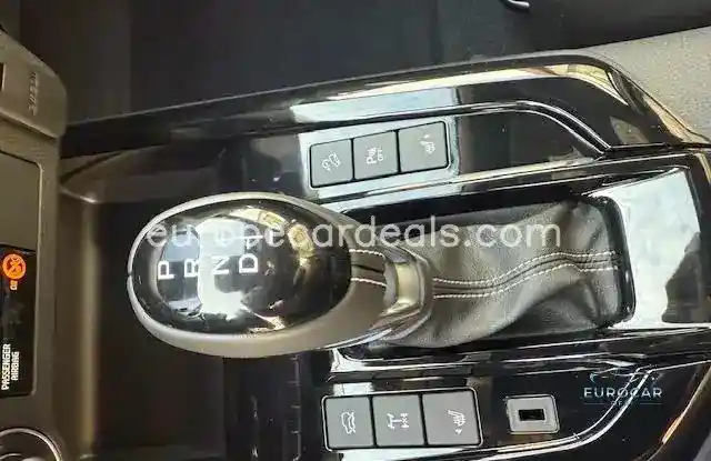 Space Cab 4X4 Allrad LSE Autom.MY2025 Lede