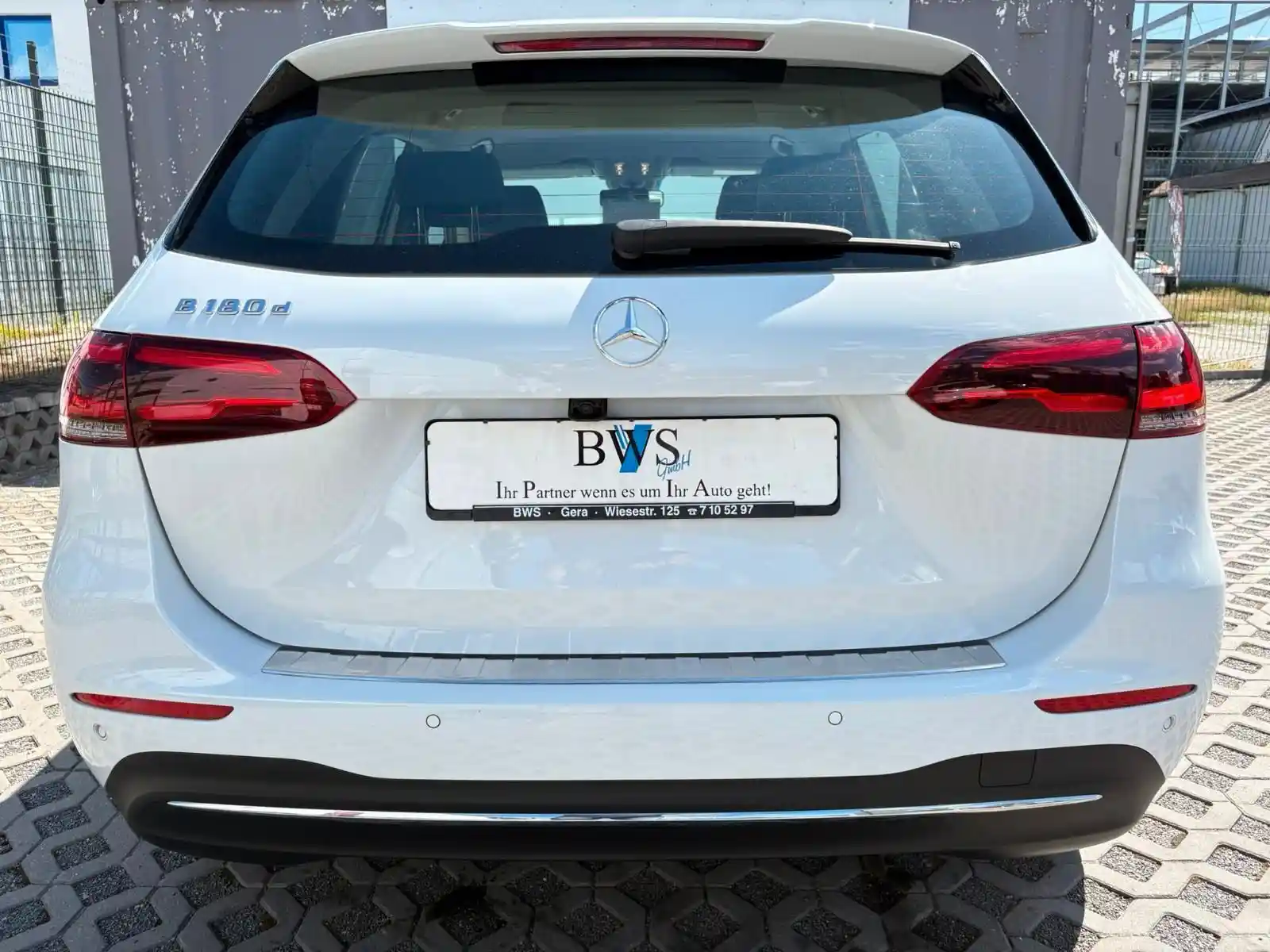 Mercedes-Benz B 180