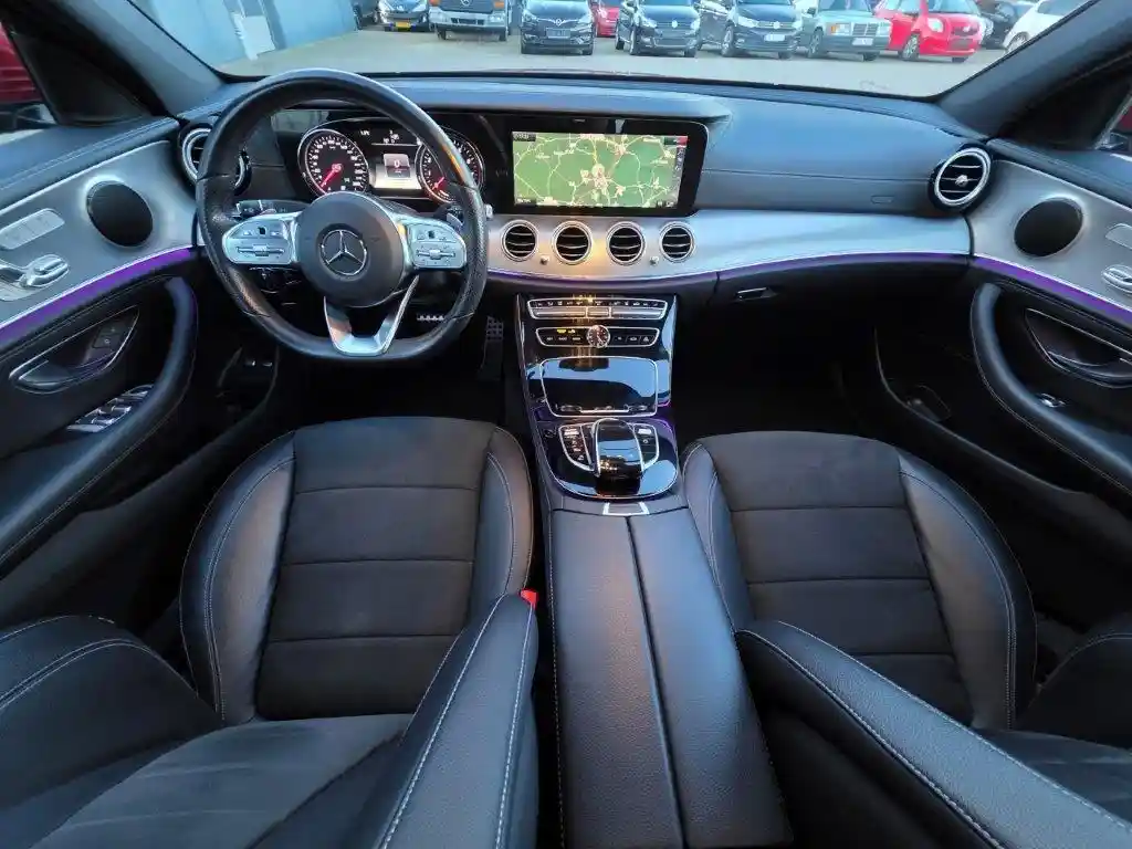 Mercedes-Benz E 300